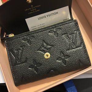 Brought in Italy it will be a Xmas gift for someone selling for I don’t need it